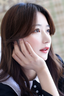 《年轻大学生》HD中字在线